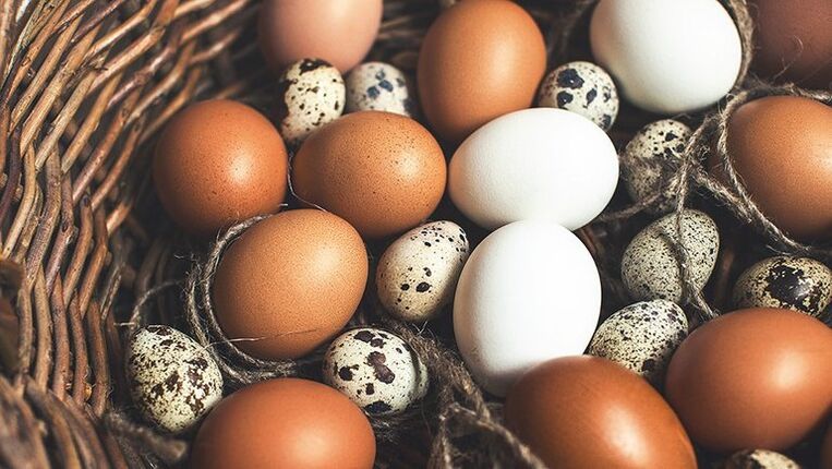 Τα αυγά ορτυκιού και τα αυγά κοτόπουλου πρέπει να προστίθενται στη διατροφή ενός άνδρα για να διατηρηθεί η ισχύς. 